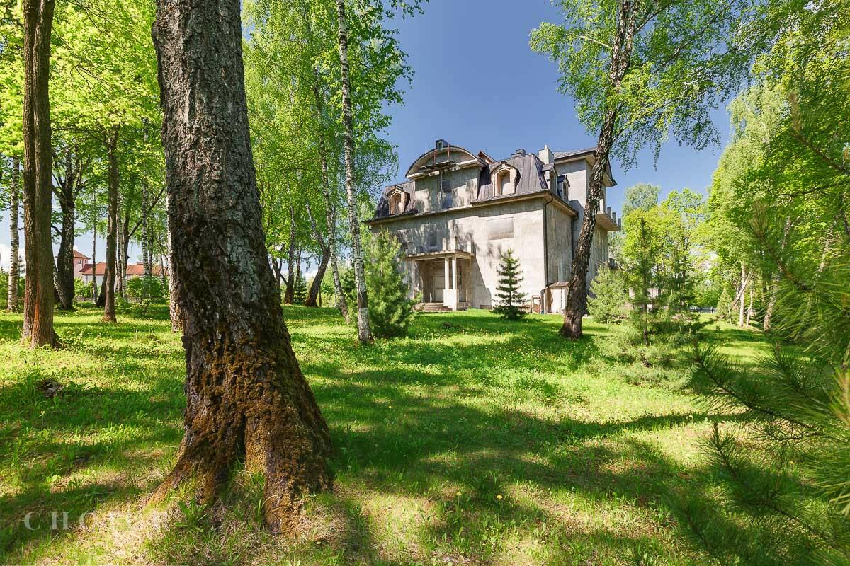 3-этажный коттедж 2 350 м² без отделки