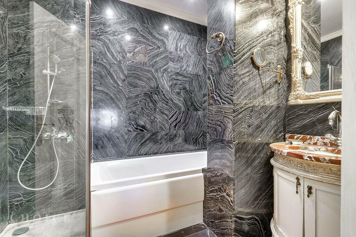 3-этажный таунхаус 400 м² с отделкой