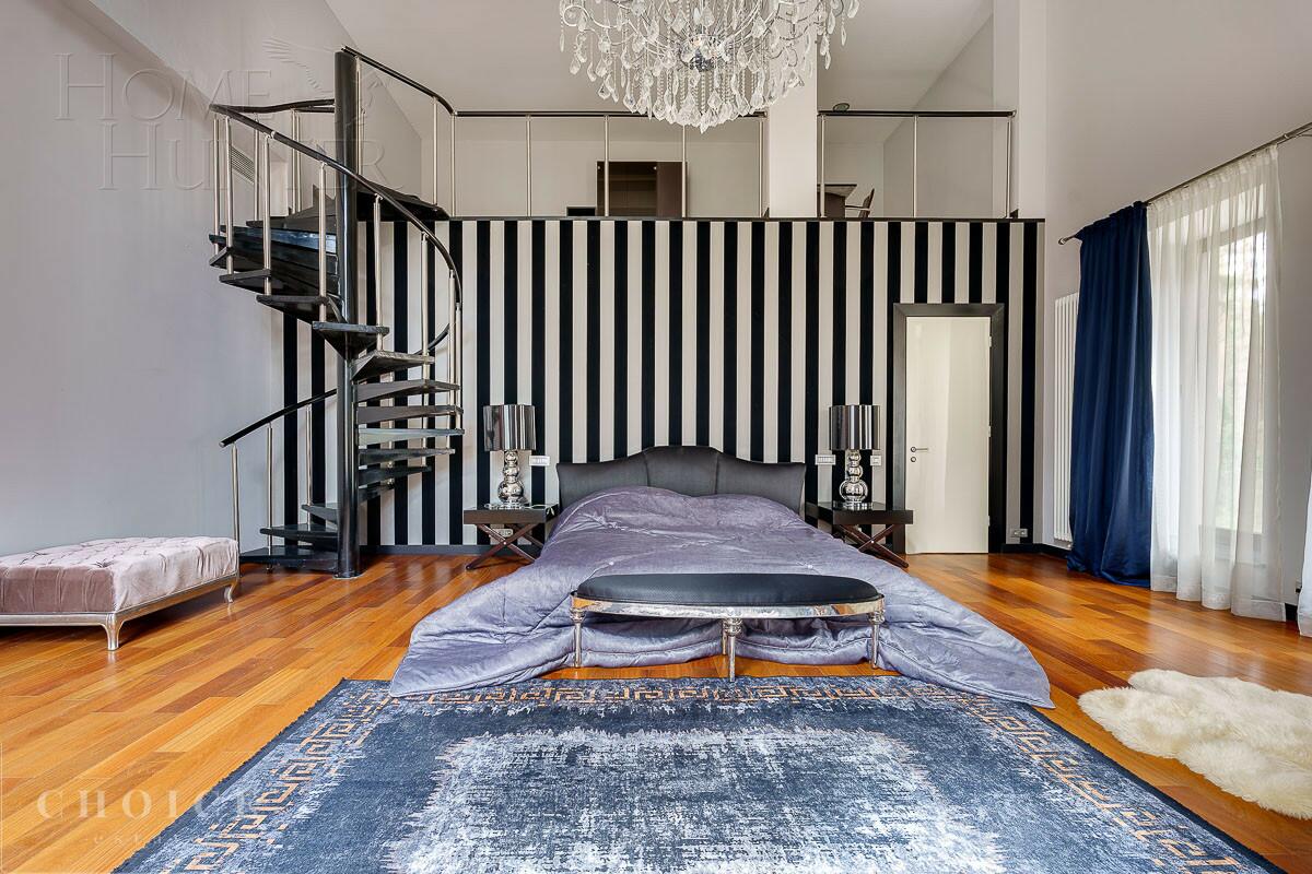 3-этажный коттедж 1 300 м² с отделкой