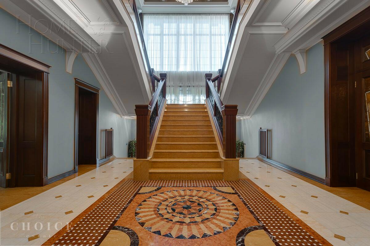 4-этажный коттедж 1 200 м² с отделкой