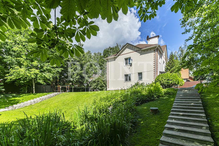 2-этажный коттедж 320 м² с отделкой