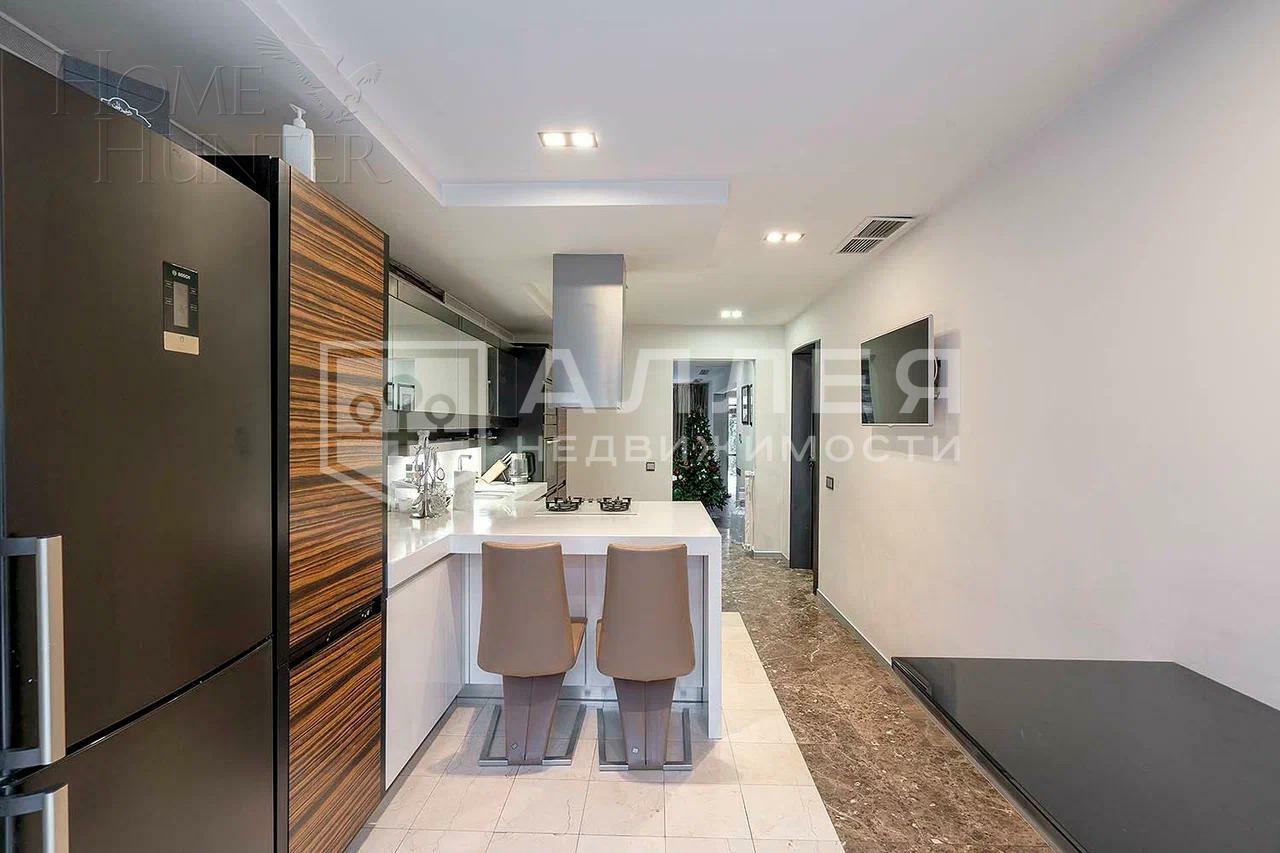 3-этажный таунхаус 350 м² с отделкой