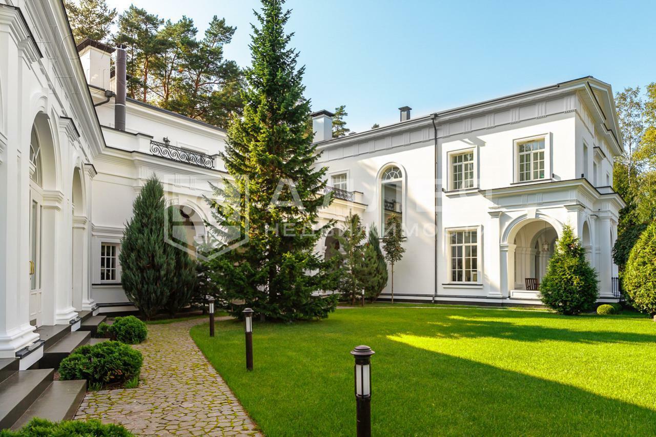 2-этажный коттедж 2 000 м² с отделкой