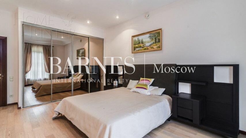 2-этажный коттедж 650 м² с отделкой