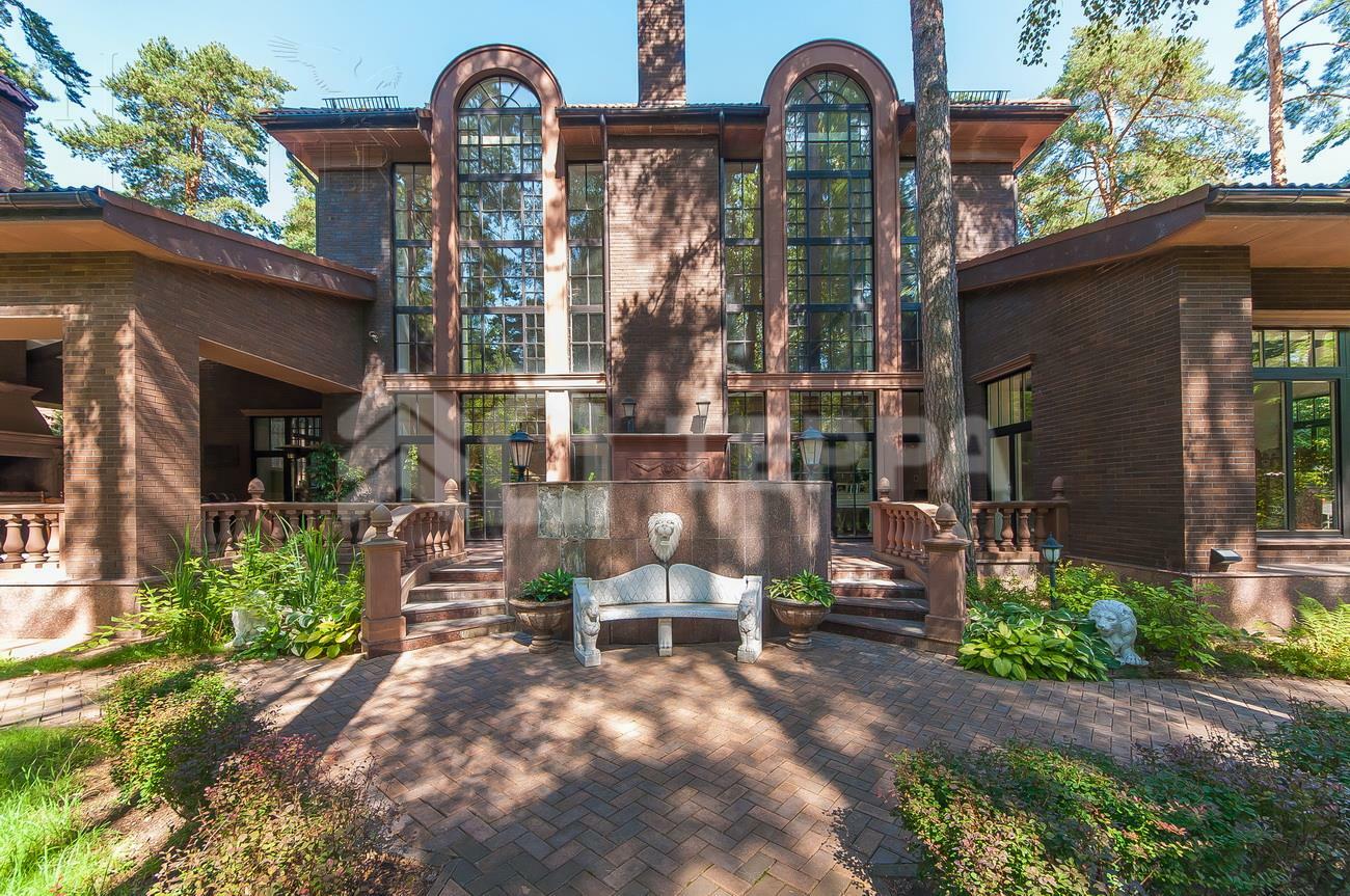 2-этажный коттедж 1 400 м² с отделкой