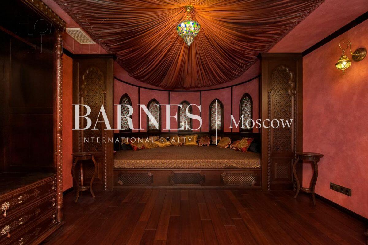 2-этажный коттедж 1 400 м² с отделкой