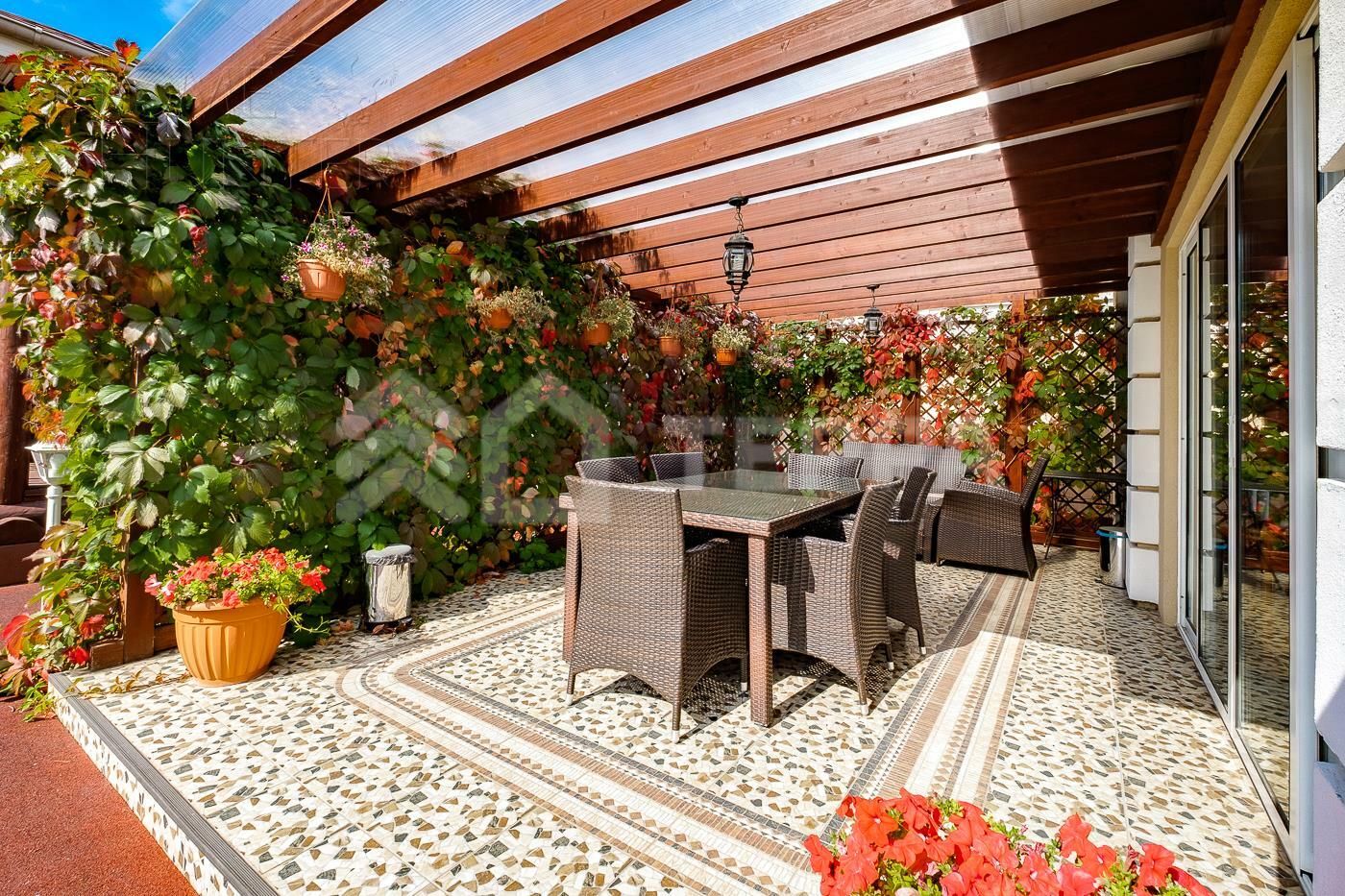 3-этажный коттедж 1 650 м² с отделкой