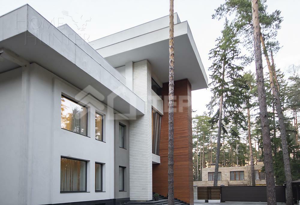 3-этажный коттедж 1 300 м² с отделкой