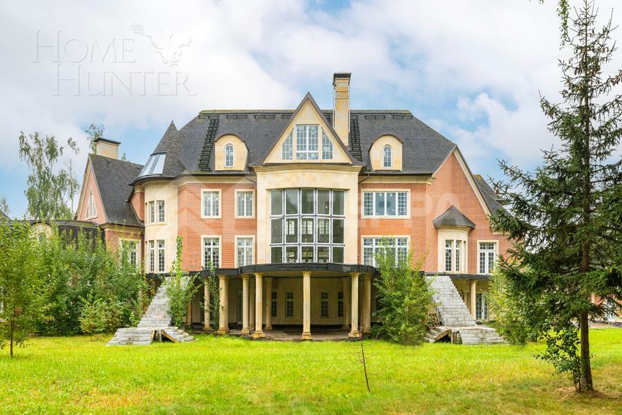 3-этажный коттедж 1 740 м² без отделки