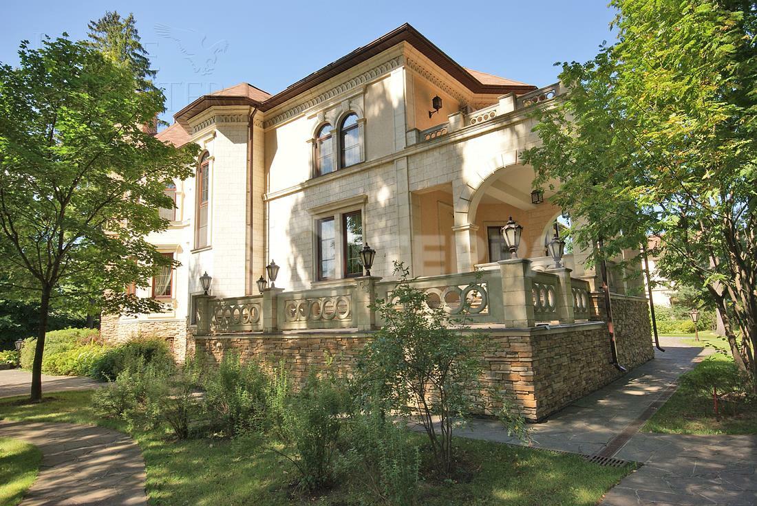 2-этажный коттедж 890 м² с отделкой