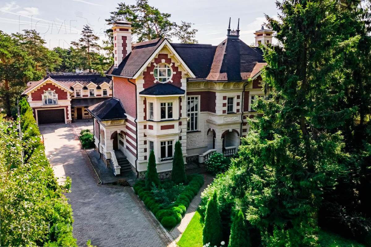 3-этажный коттедж 580 м² с отделкой