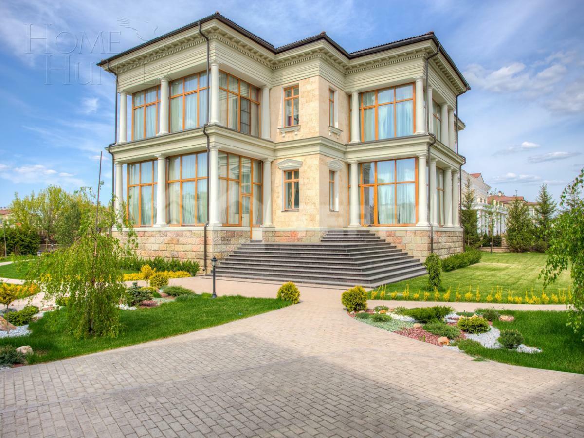 2-этажный коттедж 1 250 м² с отделкой