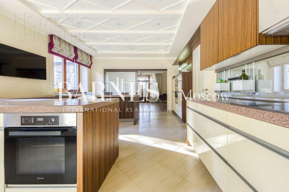 3-этажный коттедж 1 000 м² с отделкой