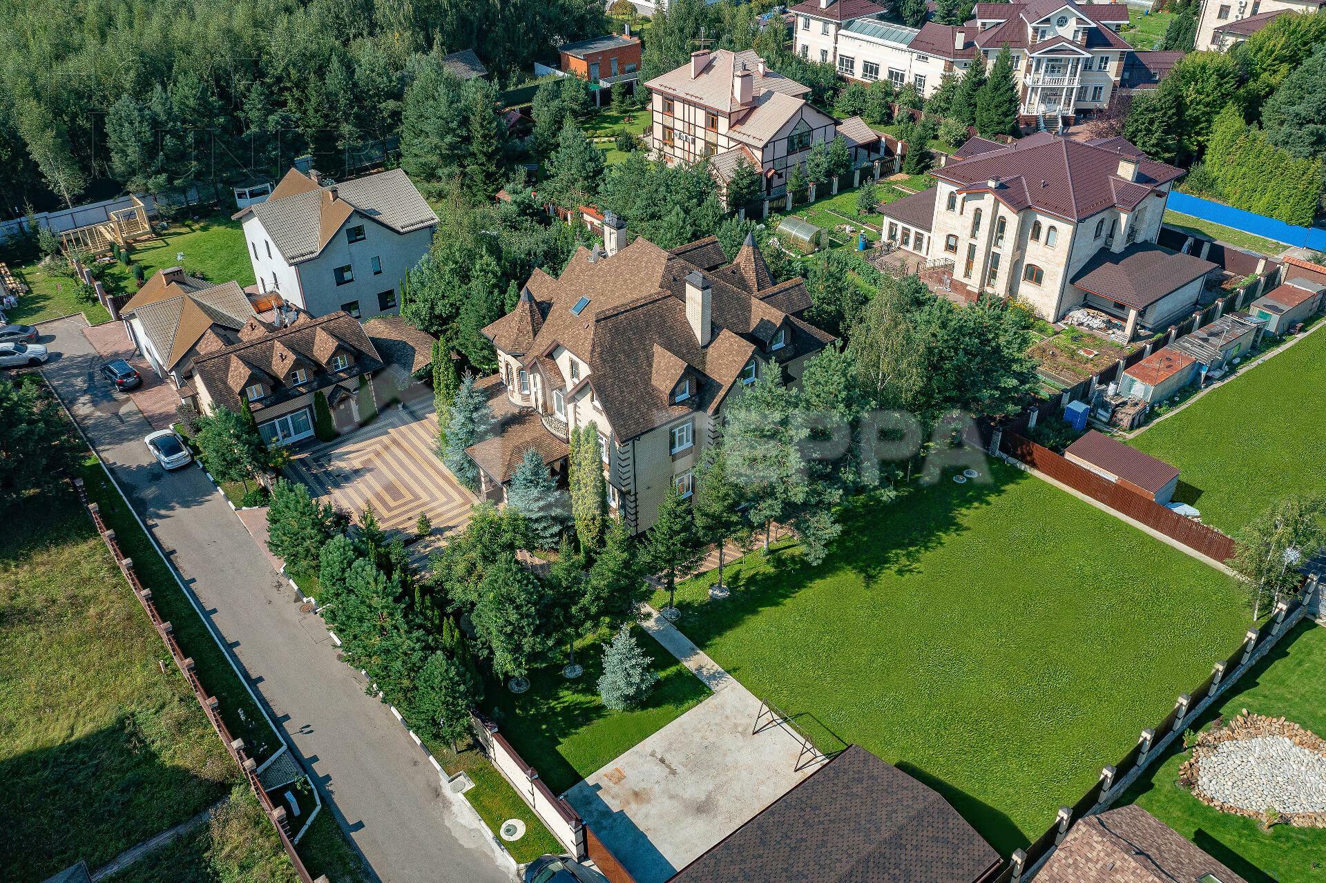 2-этажный коттедж 915 м² с отделкой