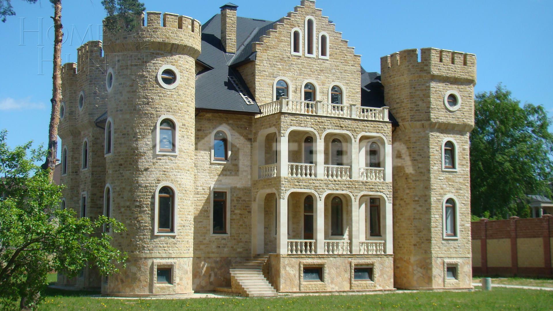 3-этажный коттедж 1 900 м² без отделки