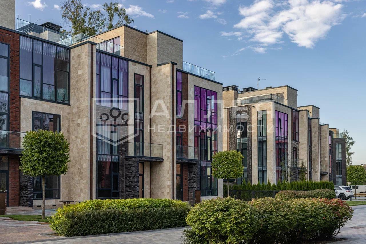 3-этажный таунхаус 244 м² с отделкой