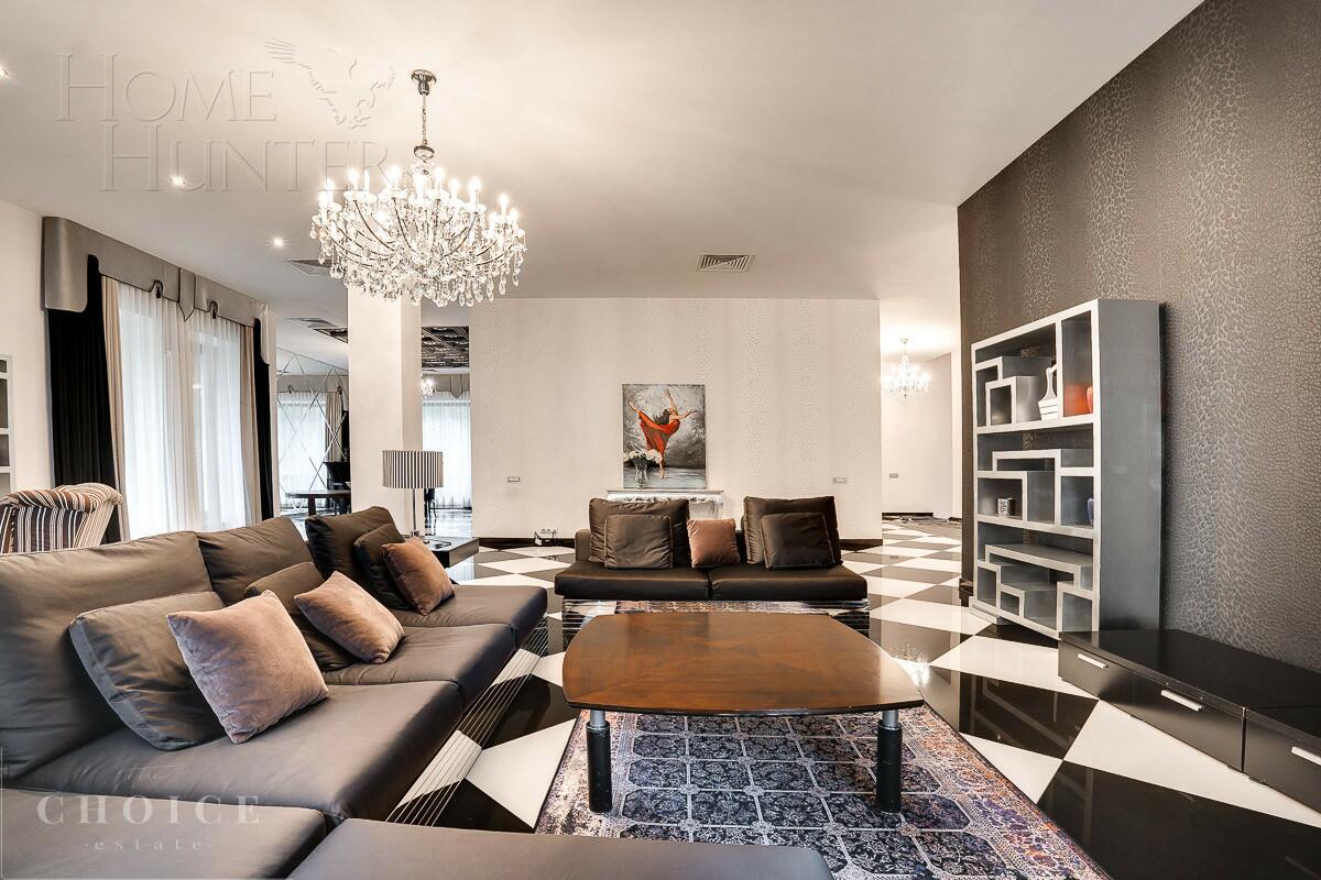 3-этажный коттедж 1 300 м² с отделкой