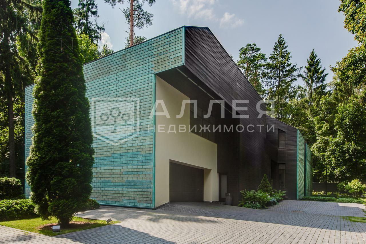 4-этажный коттедж 1 100 м² с отделкой