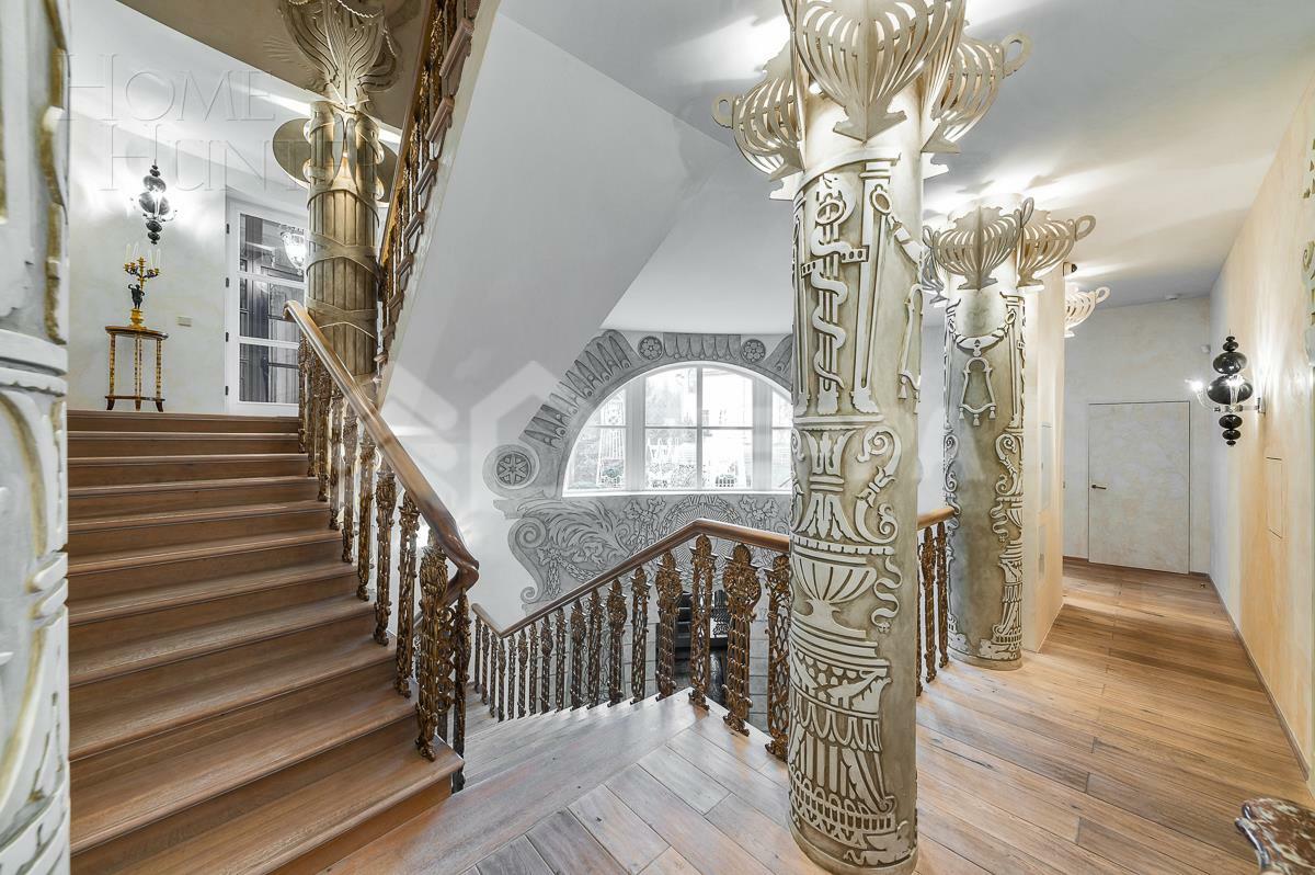 3-этажный коттедж 1 800 м² с отделкой