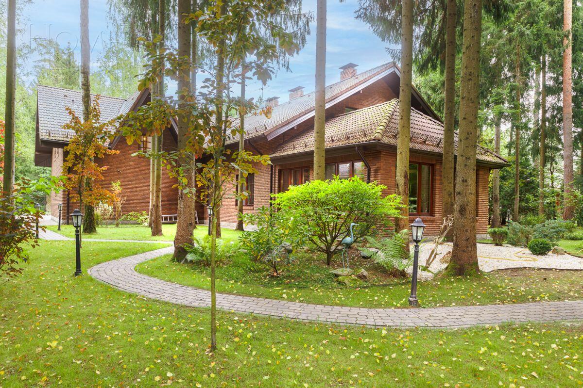 2-этажный коттедж 398.2 м² с отделкой