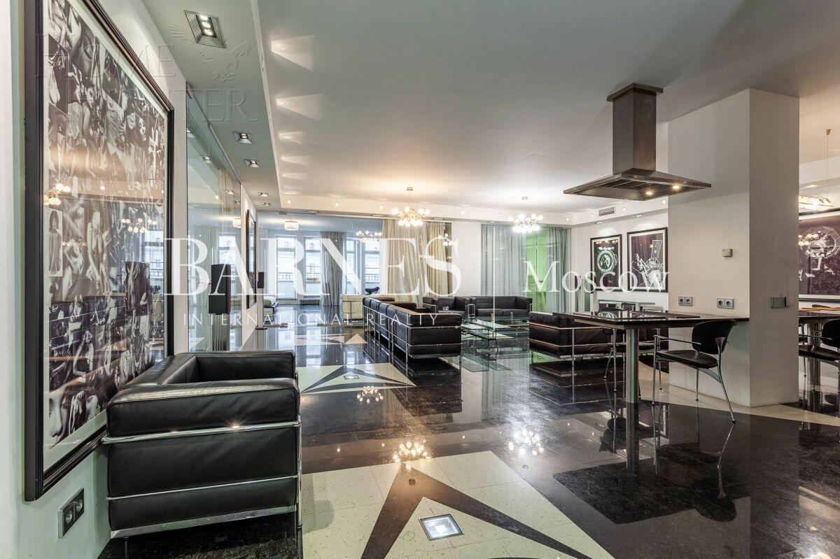 3-КОМН. КВАРТИРА С ОТДЕЛКОЙ 205 М² НА 10 ЭТАЖЕ