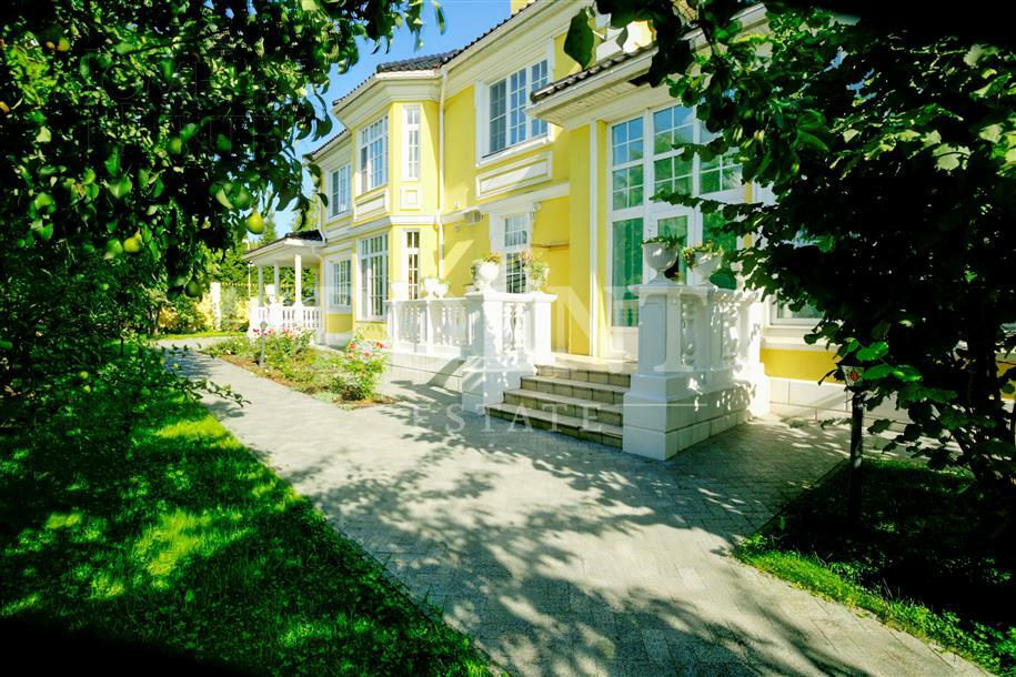 2-этажный коттедж 800 м² с отделкой