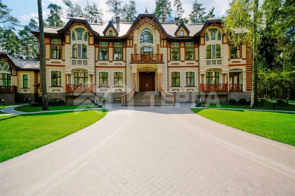 3-этажный коттедж 3 000 м² с отделкой