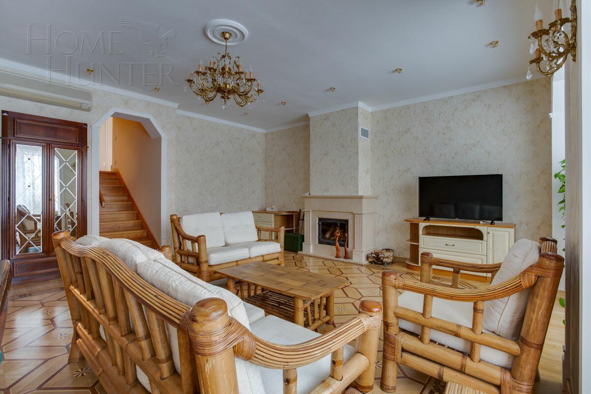 3-этажный таунхаус 300 м² с отделкой