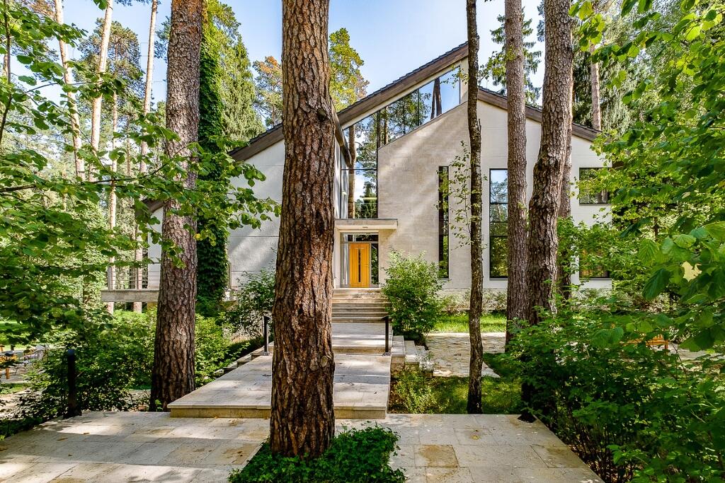 2-этажный коттедж 890 м² с отделкой