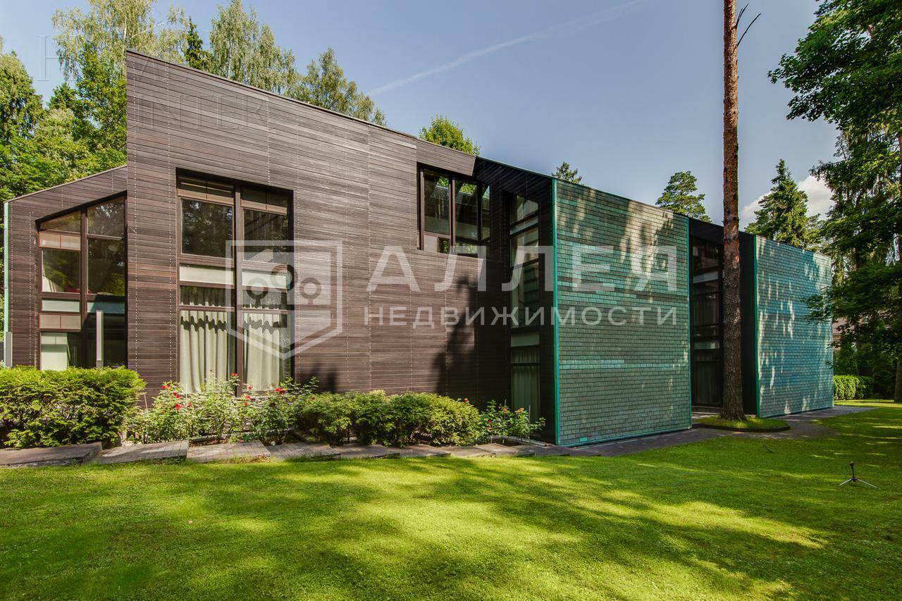 4-этажный коттедж 1 100 м² с отделкой