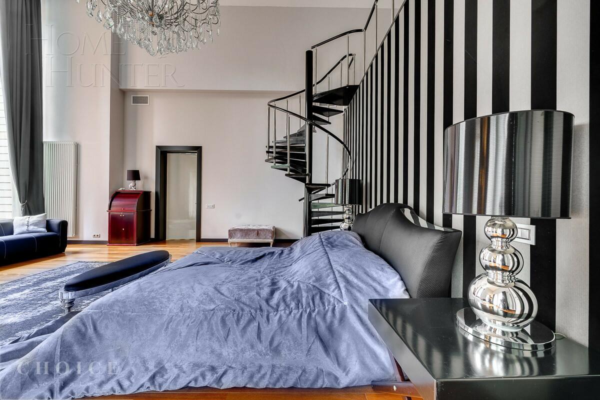 3-этажный коттедж 1 300 м² с отделкой