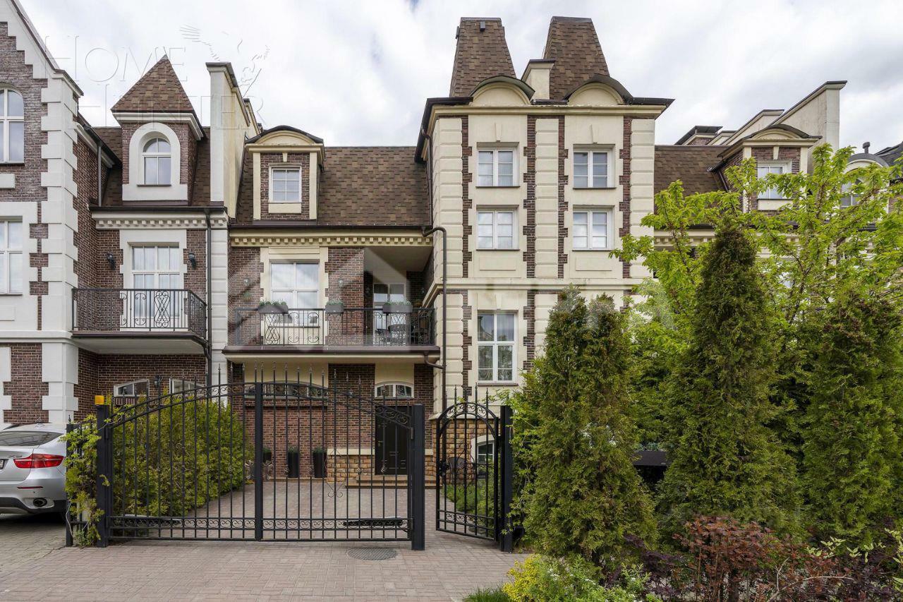 2-этажный таунхаус 400 м² с отделкой