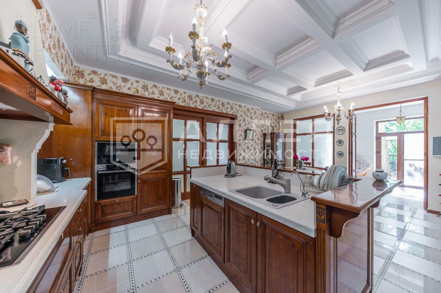 3-этажный коттедж 541 м² с отделкой