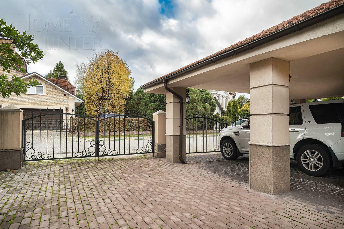 3-этажный коттедж 300 м² с отделкой