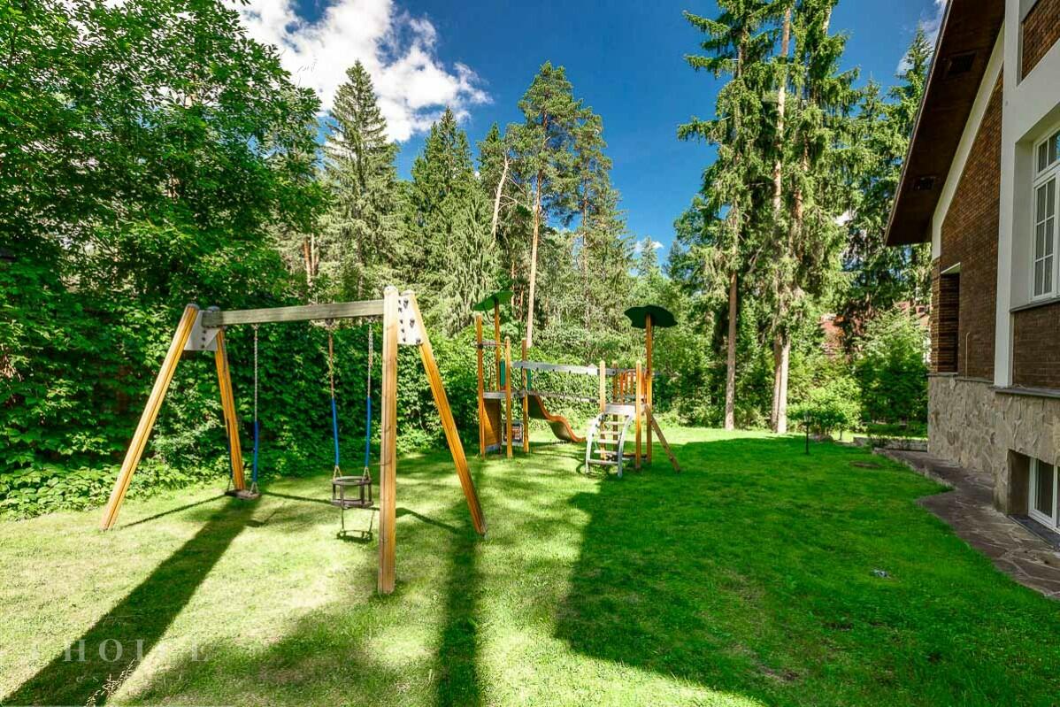 2-этажный коттедж 550 м² с отделкой