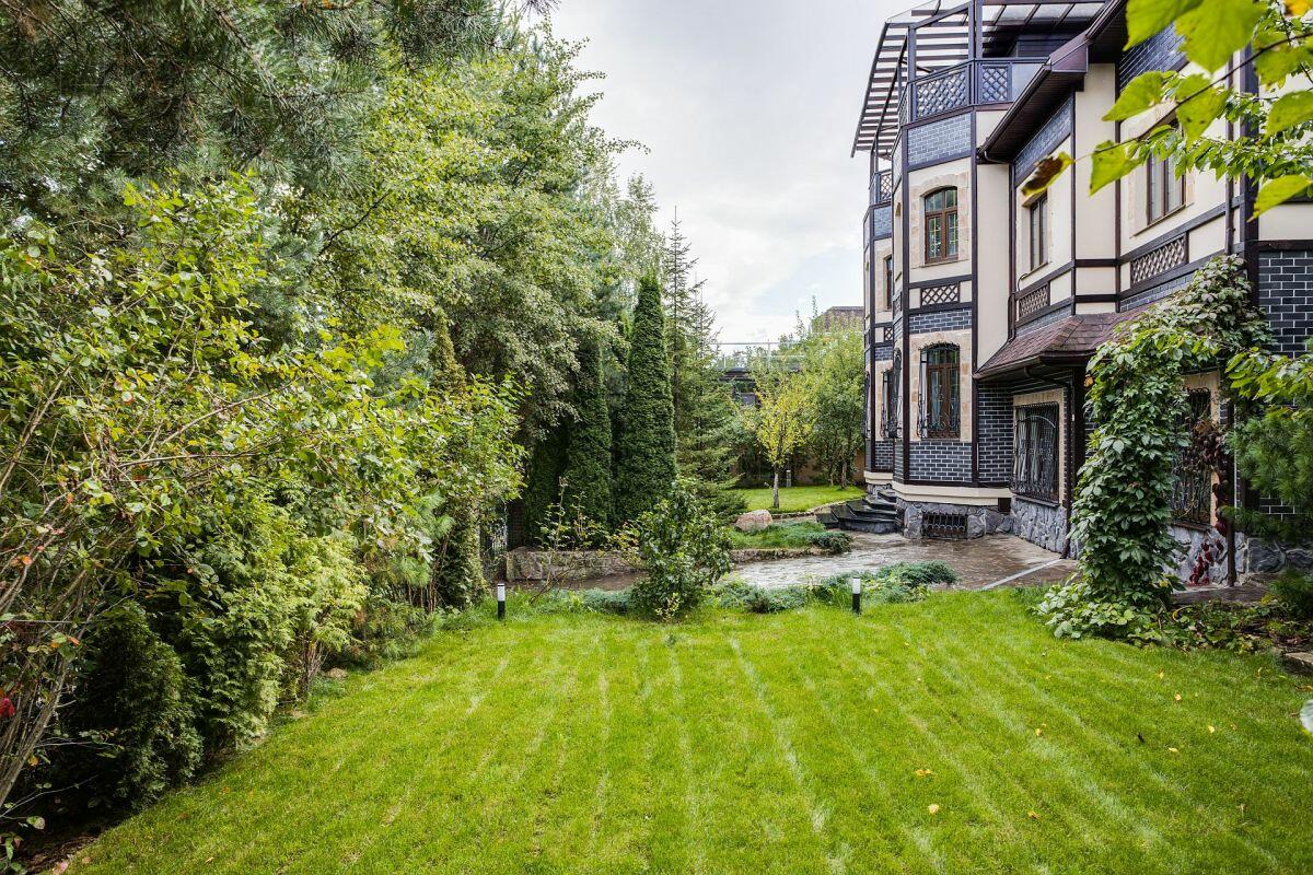 2-этажный коттедж 948 м² с отделкой