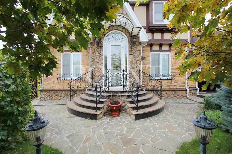 2-этажный коттедж 300 м² с отделкой