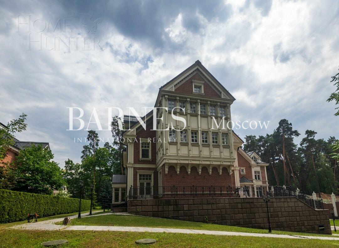 2-этажный коттедж 1 703.4 м² без отделки