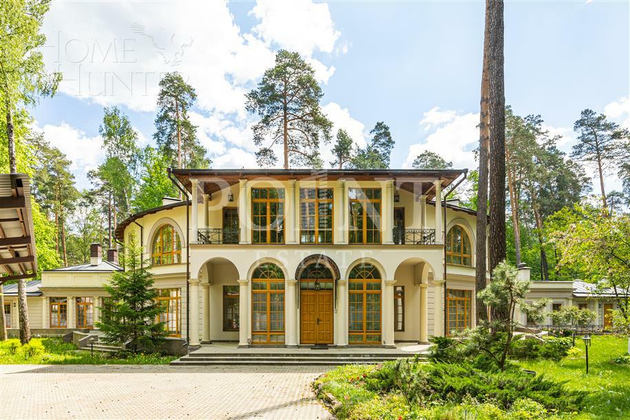 2-этажный коттедж 1 042.4 м² с отделкой