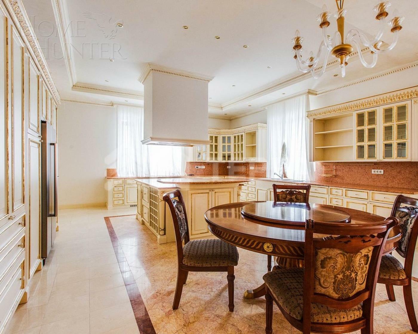 3-этажный коттедж 1 000 м² с отделкой