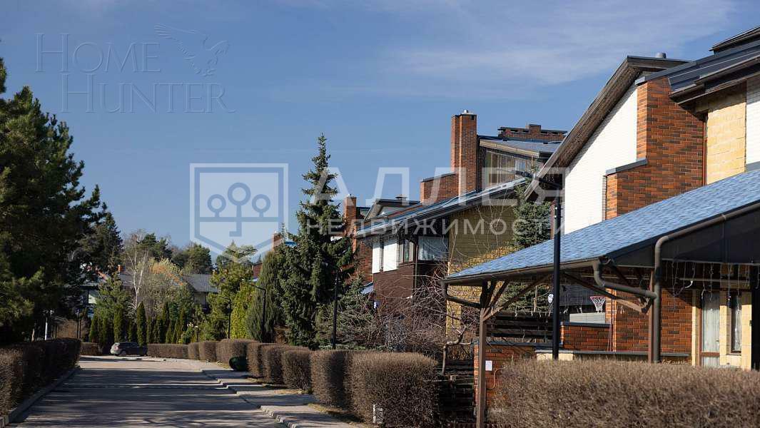 2-этажный таунхаус 300 м² с отделкой