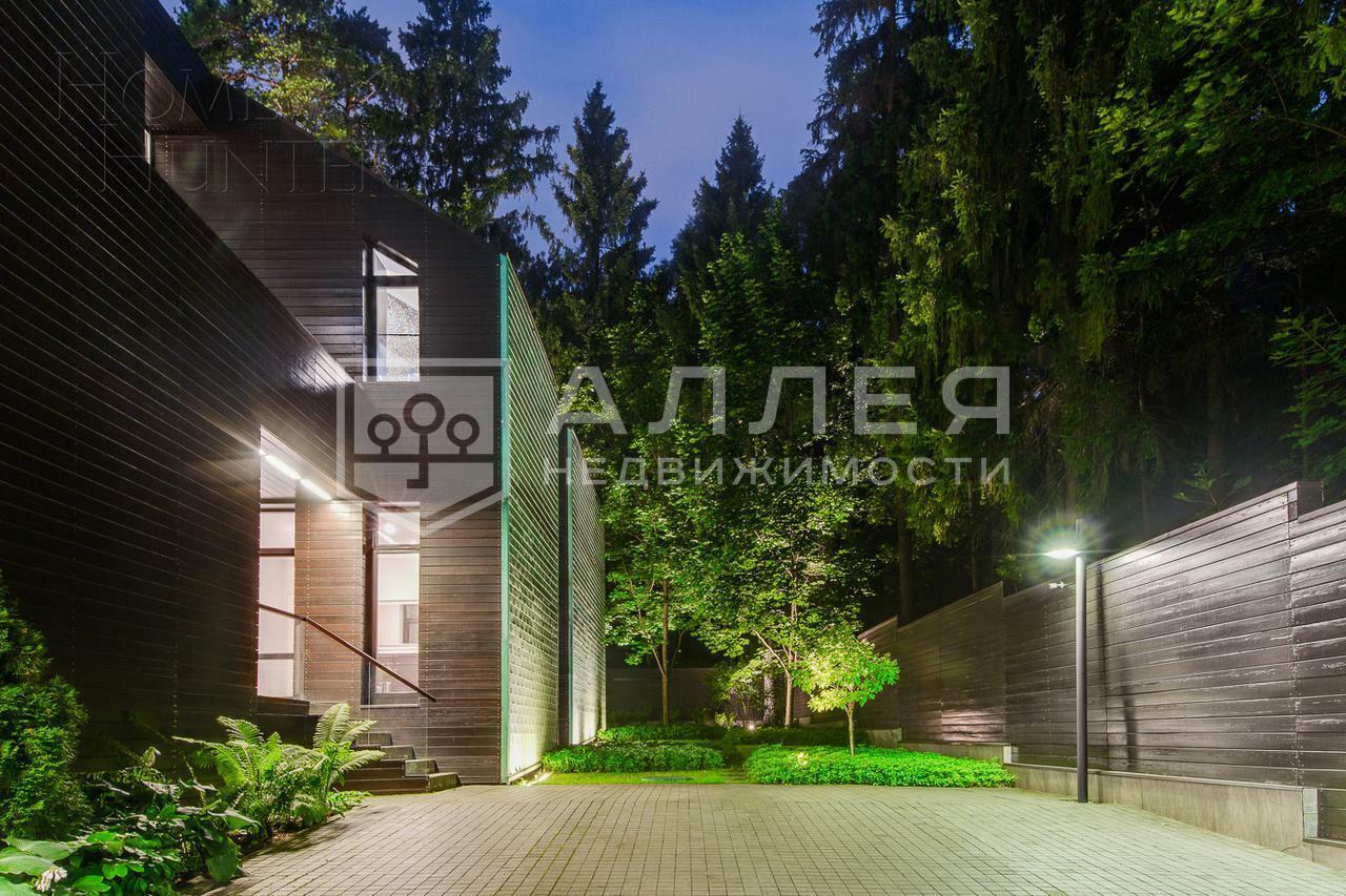 4-этажный коттедж 1 100 м² с отделкой