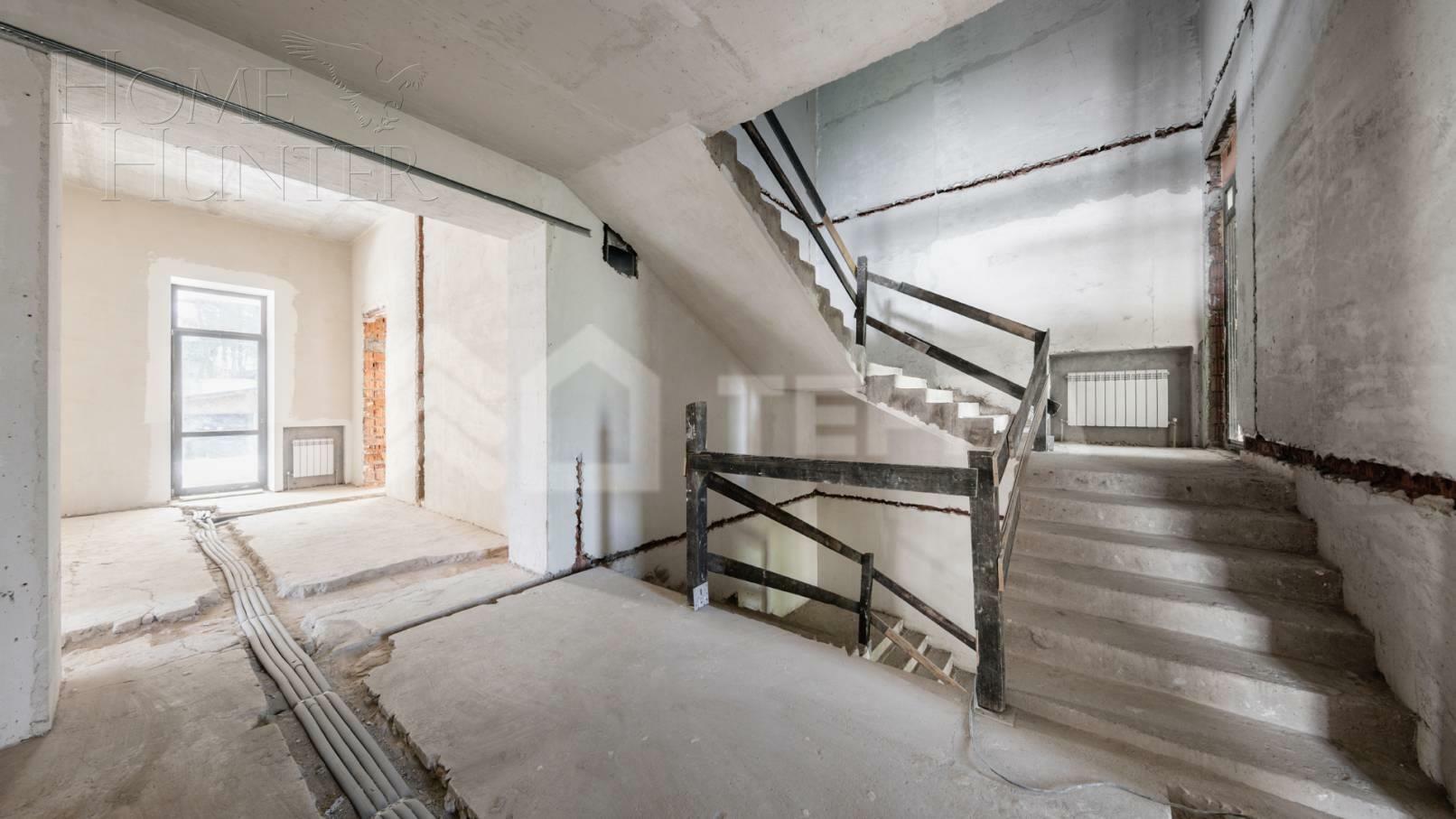 2-этажный коттедж 1 300 м² без отделки