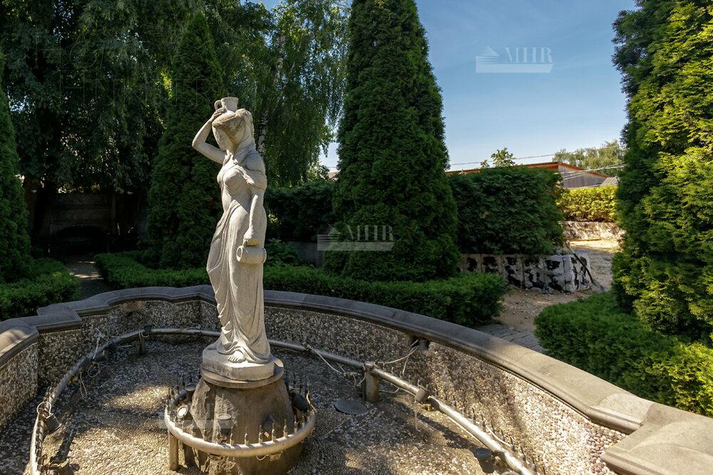 3-этажный коттедж 1 200 м² без отделки