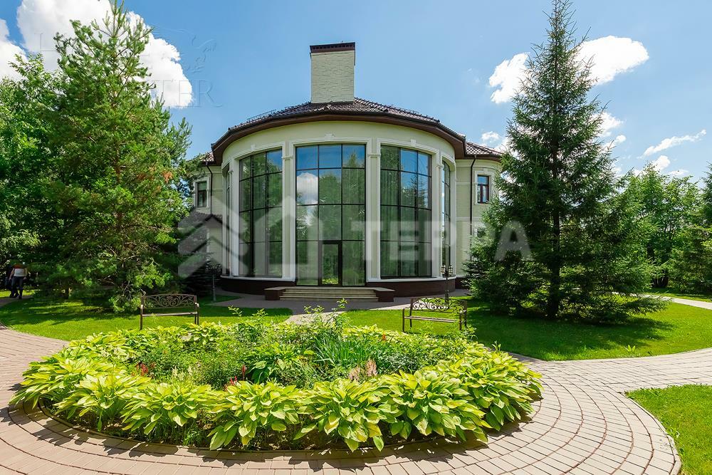 3-этажный коттедж 768 м² с отделкой