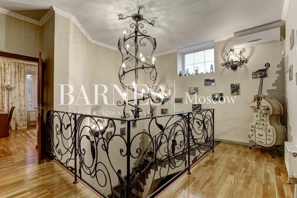 2-этажный коттедж 300 м² с отделкой