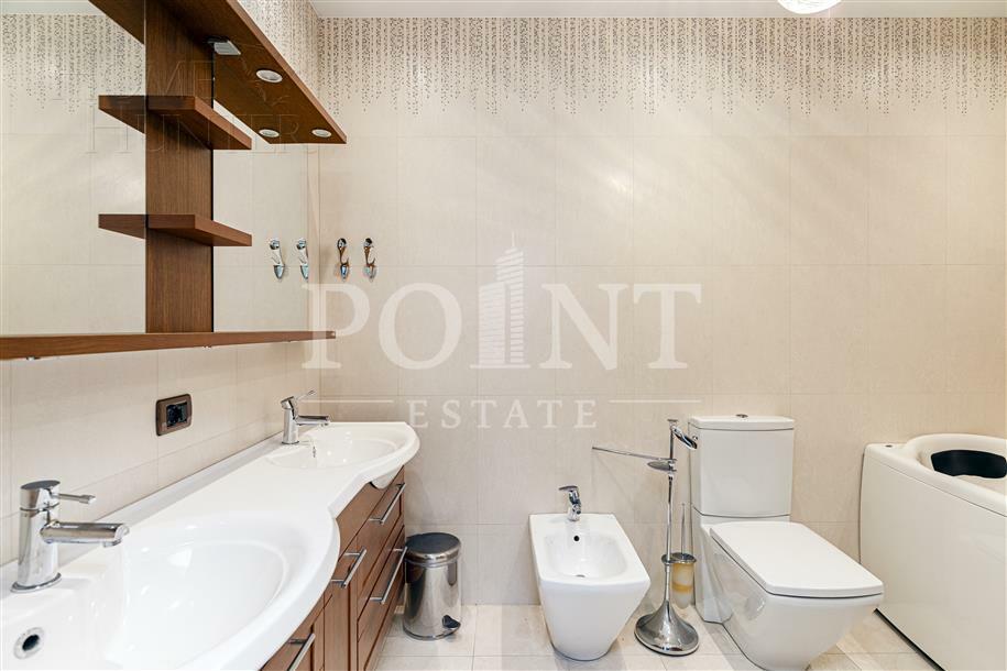 3-этажный таунхаус 350 м² с отделкой