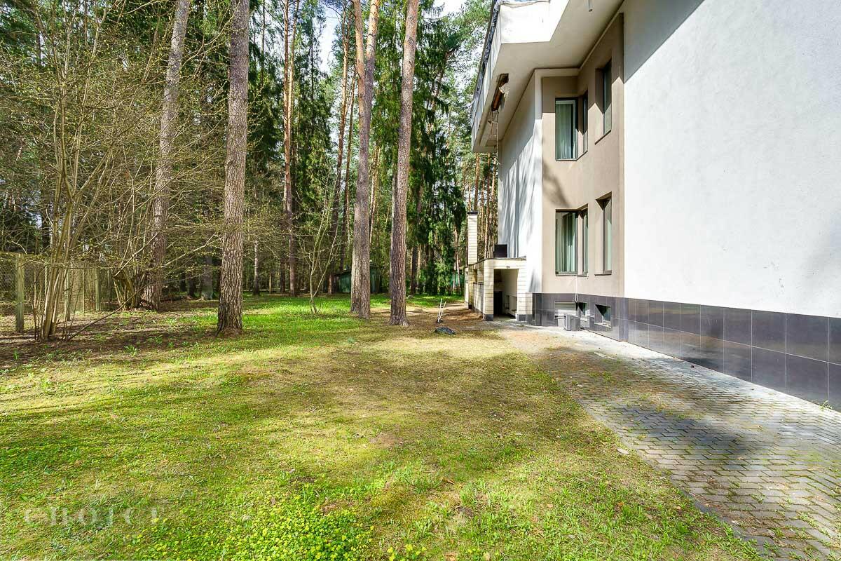 3-этажный коттедж 1 300 м² с отделкой