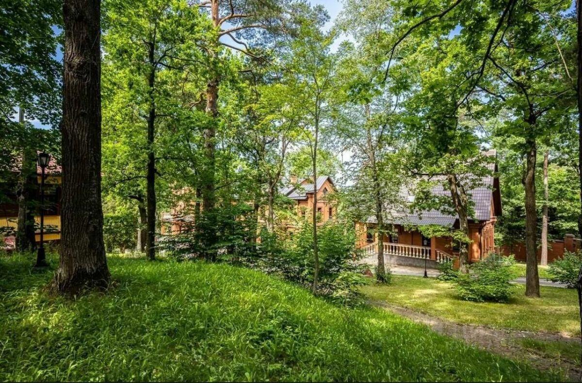 3-этажный коттедж 1 600 м² с отделкой