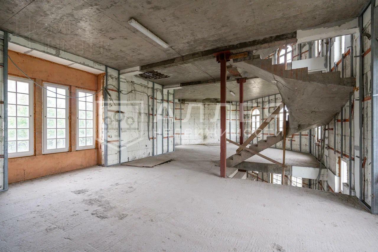 4-этажный таунхаус 362.6 м² без отделки